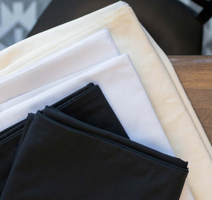 Manteles de lino - 100% poliéster hilado MJS - 52x72 - Dos etiquetas de tamaño moradas en esquinas opuestas - Blanco